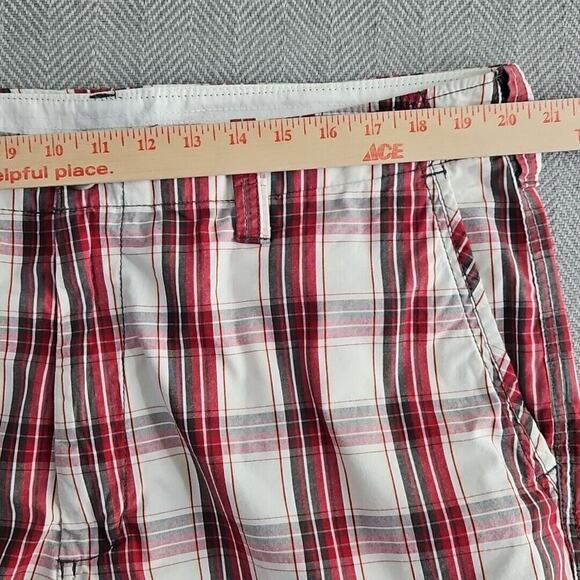 Roundtree & Yorke Cargo Shorts Men's Size 38 Red & White Plaid 11" Inseam - Picture 7 of 11